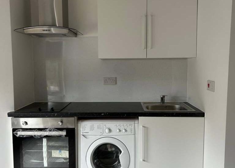Studio flat in Buckinghamshire, SL9 9EA