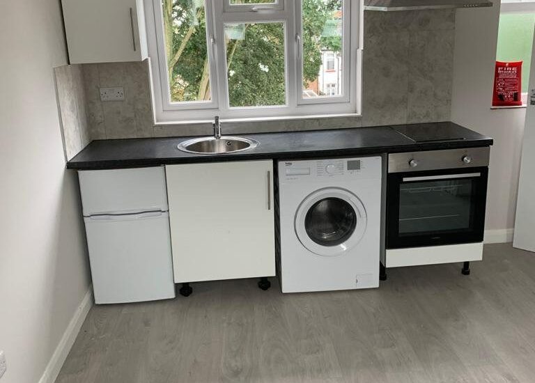 Studio Flat in Harrow HA3 5DZ
