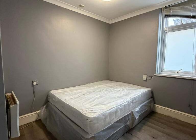 Room in Northolt, London, UB5 6ES