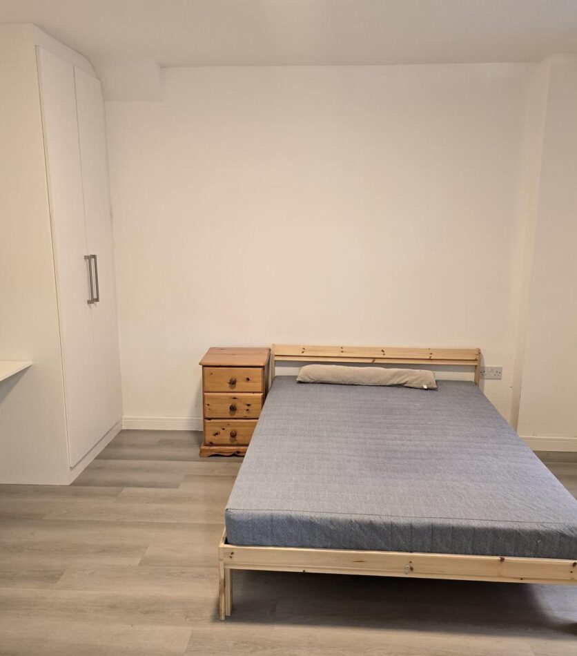 Studio Flat To Rent in Buckinghamshire, Beaconsfield HP92PD near NFTS